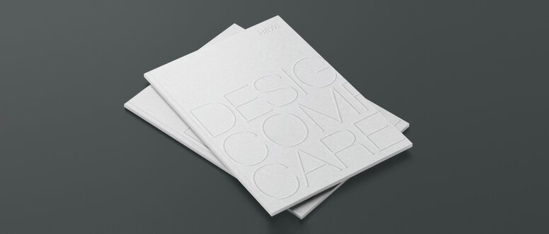 Design Comfort Care Deux brochures superposées portant l'inscription Design Comfort Care