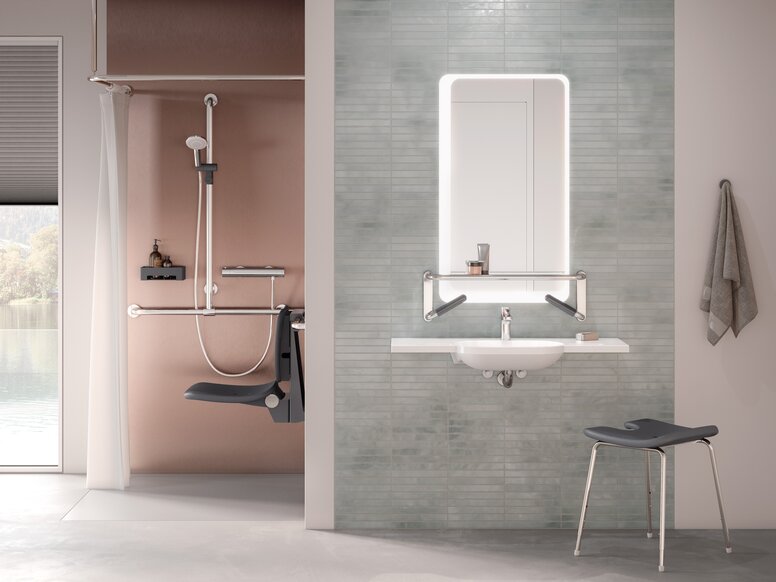 Système de levage HEWI anthracite Salle de bain de soins sans barrière avec lavabo et espace douche